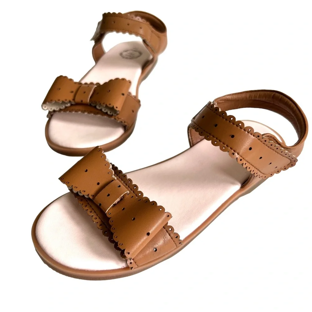 New OLIVE MAE Kids Tan Brown Bow Sandals Size 1Y Scallop Perforated Detail